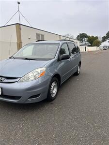 2006 Toyota Sienna LE 7 Passenger Van