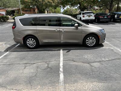 2018 Chrysler Pacifica Touring L   - Photo 4 - Albuquerque, NM 87110