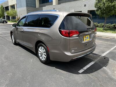 2018 Chrysler Pacifica Touring L   - Photo 5 - Albuquerque, NM 87110