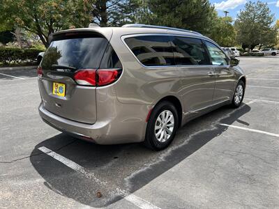 2018 Chrysler Pacifica Touring L   - Photo 6 - Albuquerque, NM 87110