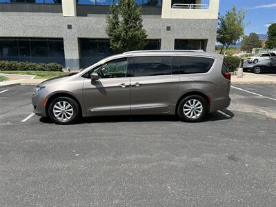 2018 Chrysler Pacifica Touring L   - Photo 3 - Albuquerque, NM 87110