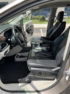 2018 Chrysler Pacifica Touring L   - Photo 9 - Albuquerque, NM 87110