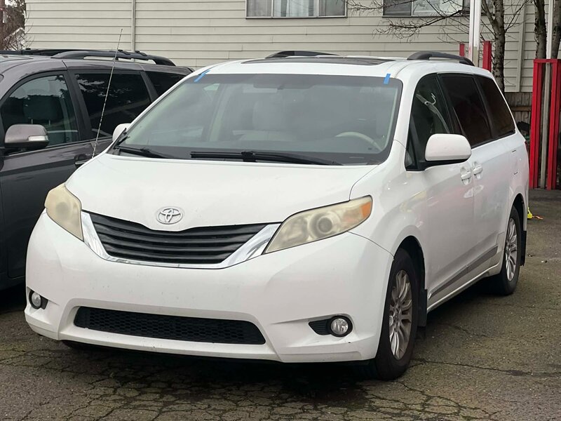 2011 Toyota Sienna XLE 8-Passenger   - Photo 1 - Portland, OR 97216