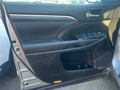 2017 Toyota Highlander Limited   - Photo 8 - Portland, OR 97216