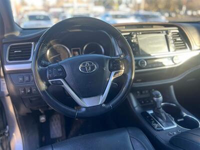 2017 Toyota Highlander Limited   - Photo 12 - Portland, OR 97216