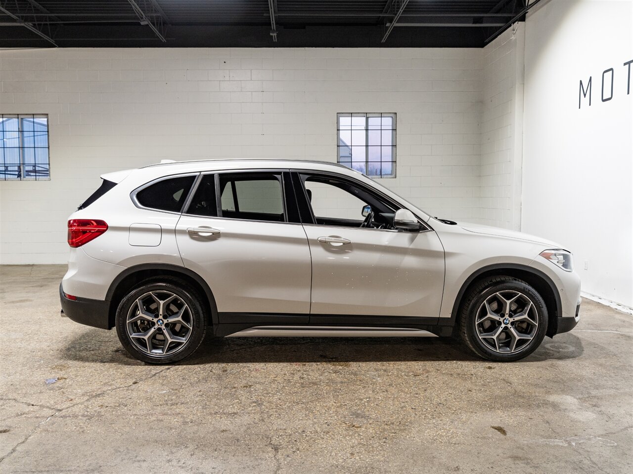 2018 BMW X1 xDrive28i - Photo 7 - Peoria, IL 61615