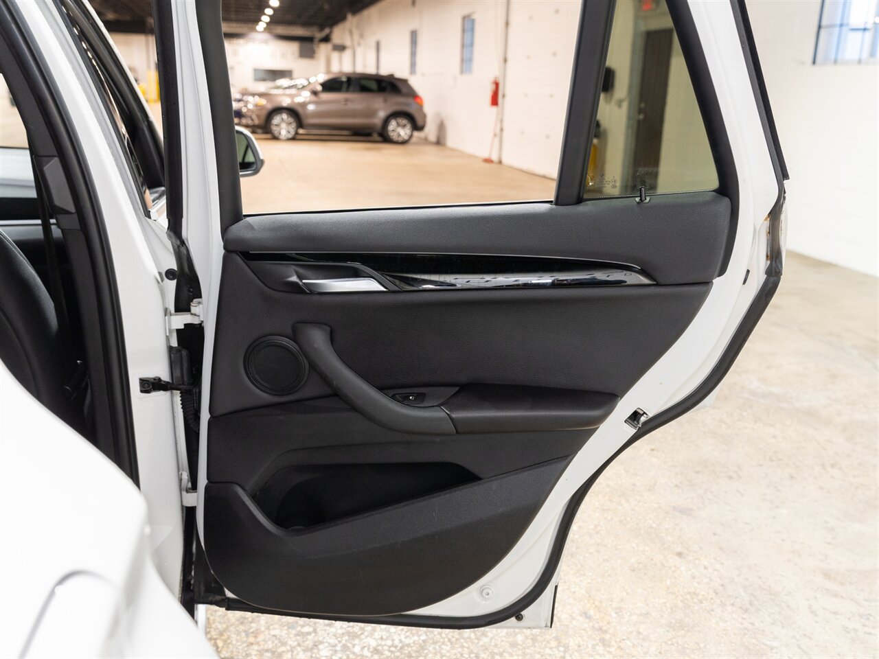 2018 BMW X1 xDrive28i - Photo 32 - Peoria, IL 61615