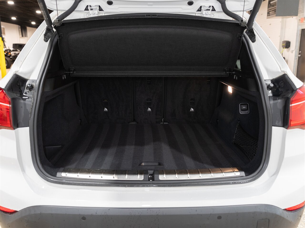 2018 BMW X1 xDrive28i - Photo 15 - Peoria, IL 61615