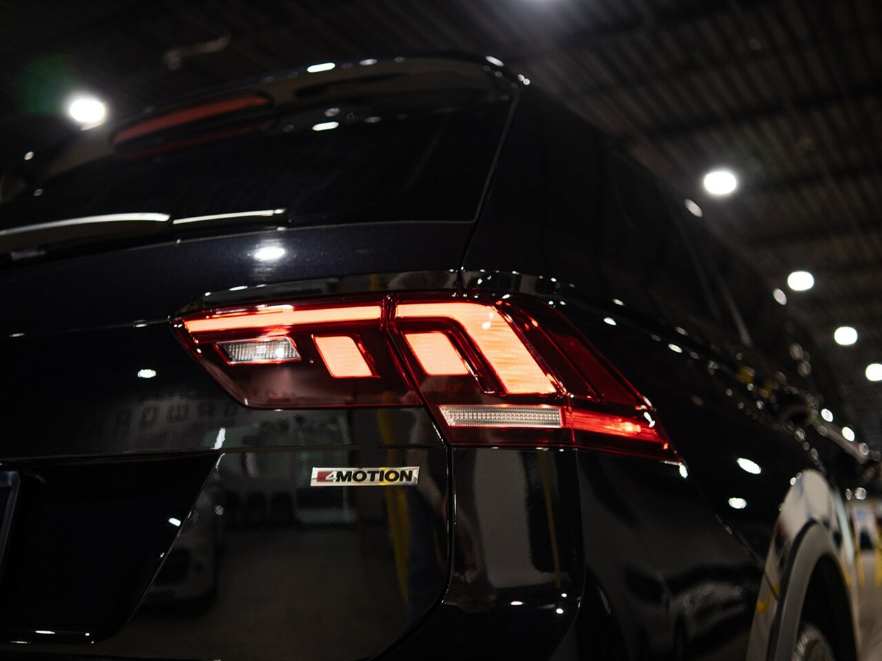 2021 Volkswagen Tiguan SE R-Line Black 4Motion - Photo 15 - Peoria, IL 61615