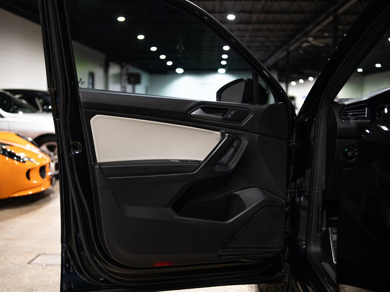 2021 Volkswagen Tiguan SE R-Line Black 4Motion - Photo 40 - Peoria, IL 61615