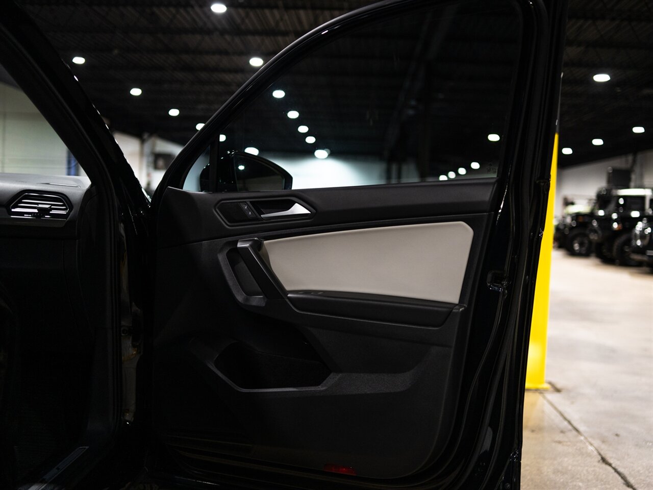 2021 Volkswagen Tiguan SE R-Line Black 4Motion - Photo 41 - Peoria, IL 61615