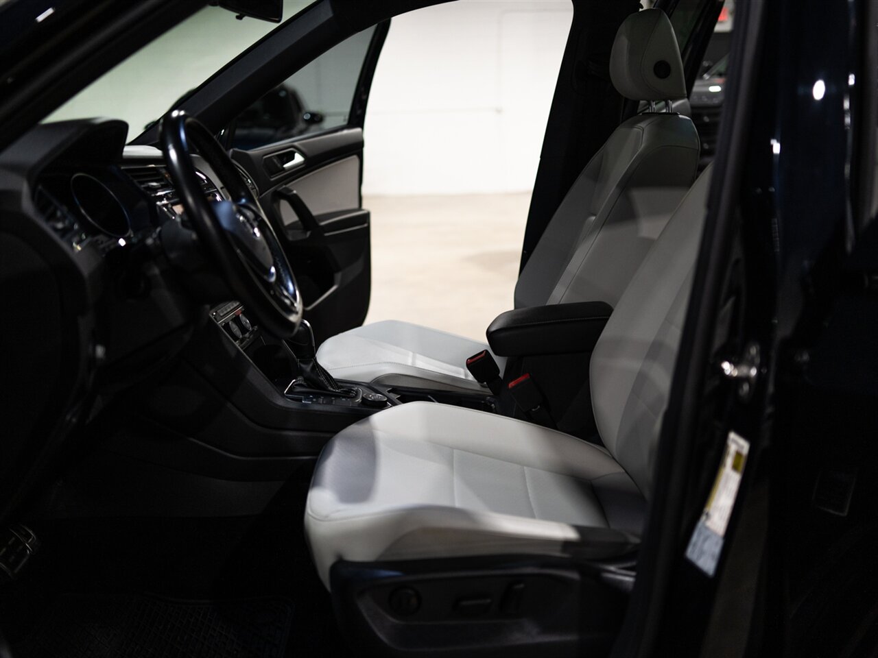 2021 Volkswagen Tiguan SE R-Line Black 4Motion - Photo 37 - Peoria, IL 61615