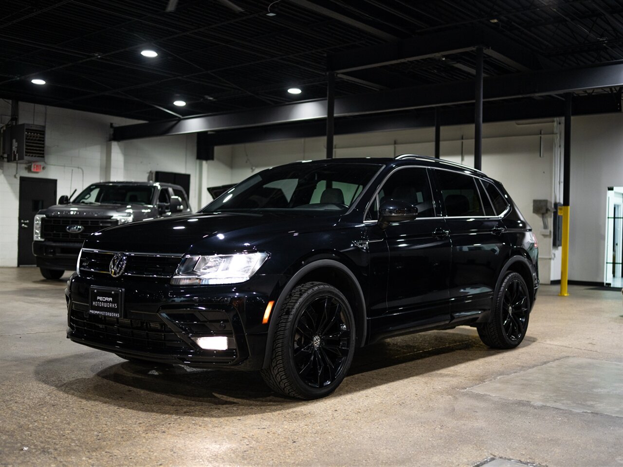 2021 Volkswagen Tiguan SE R-Line Black 4Motion - Photo 3 - Peoria, IL 61615