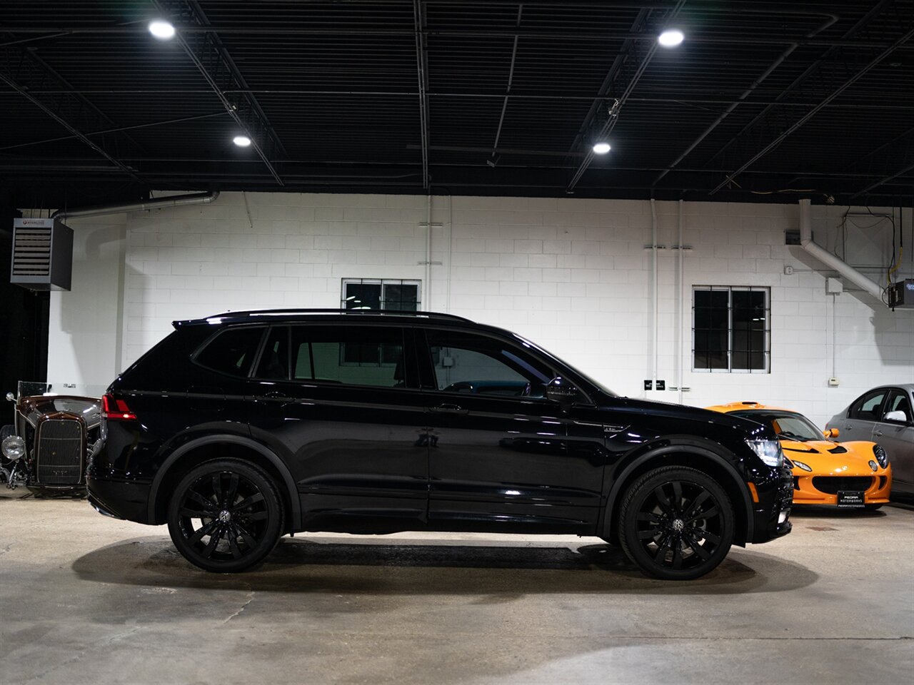 2021 Volkswagen Tiguan SE R-Line Black 4Motion - Photo 6 - Peoria, IL 61615