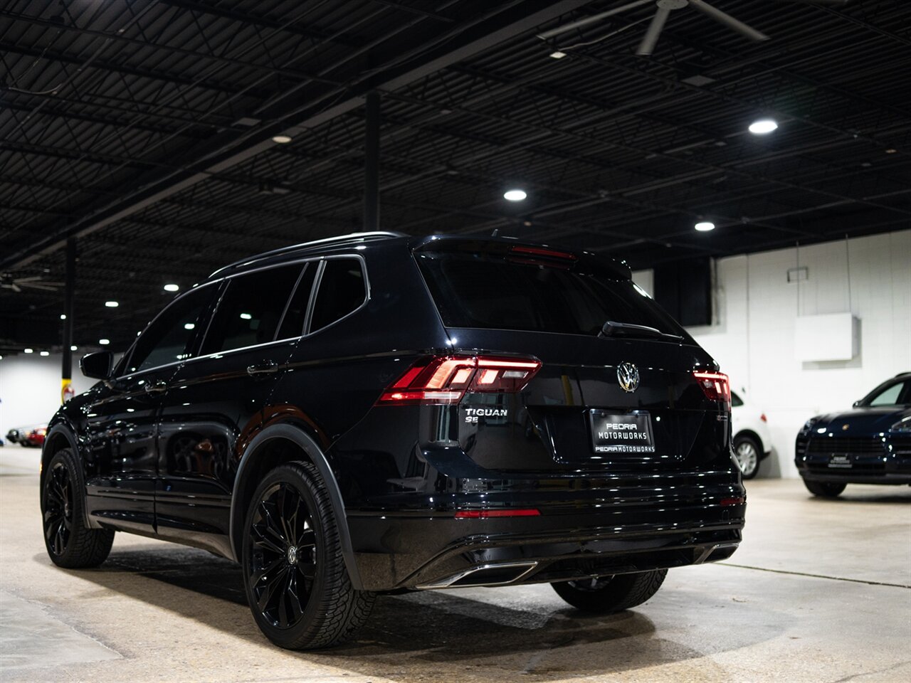 2021 Volkswagen Tiguan SE R-Line Black 4Motion - Photo 9 - Peoria, IL 61615