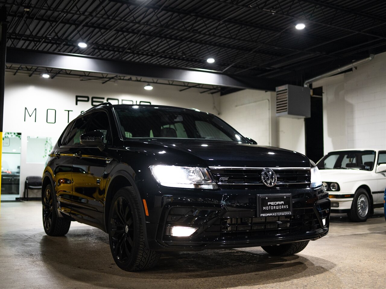 2021 Volkswagen Tiguan SE R-Line Black 4Motion - Photo 2 - Peoria, IL 61615