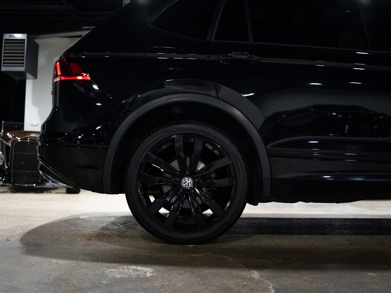 2021 Volkswagen Tiguan SE R-Line Black 4Motion - Photo 16 - Peoria, IL 61615