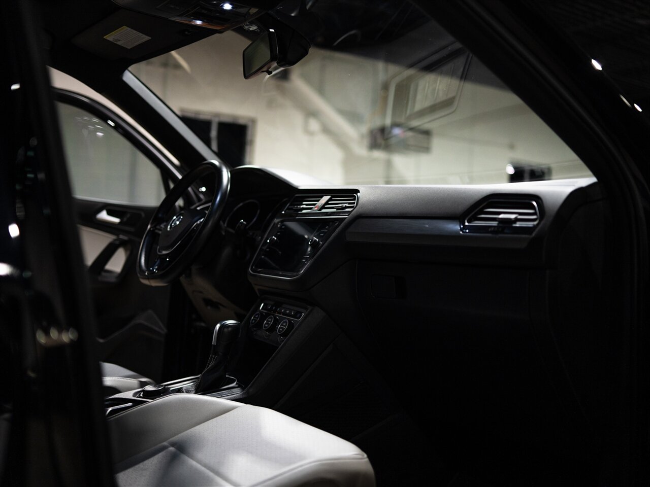 2021 Volkswagen Tiguan SE R-Line Black 4Motion - Photo 22 - Peoria, IL 61615