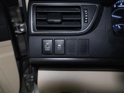 2015 Toyota Camry XLE   - Photo 16 - Peoria, IL 61615