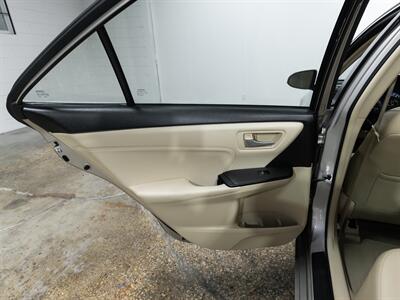 2015 Toyota Camry XLE   - Photo 30 - Peoria, IL 61615
