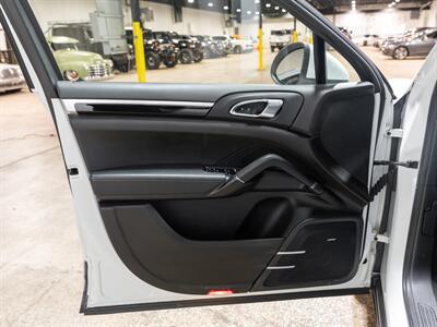 2014 Porsche Cayenne Platinum   - Photo 25 - Peoria, IL 61615