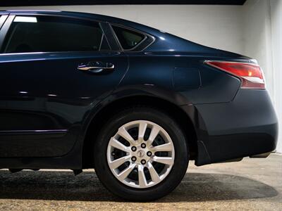 2015 Nissan Altima 2.5 S   - Photo 15 - Peoria, IL 61615