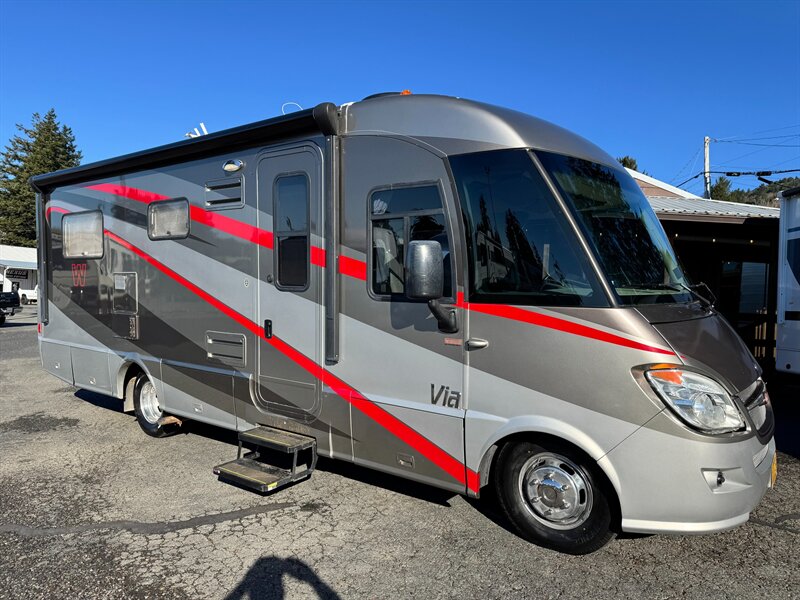2011 Winnebago VIA 3500  25Q