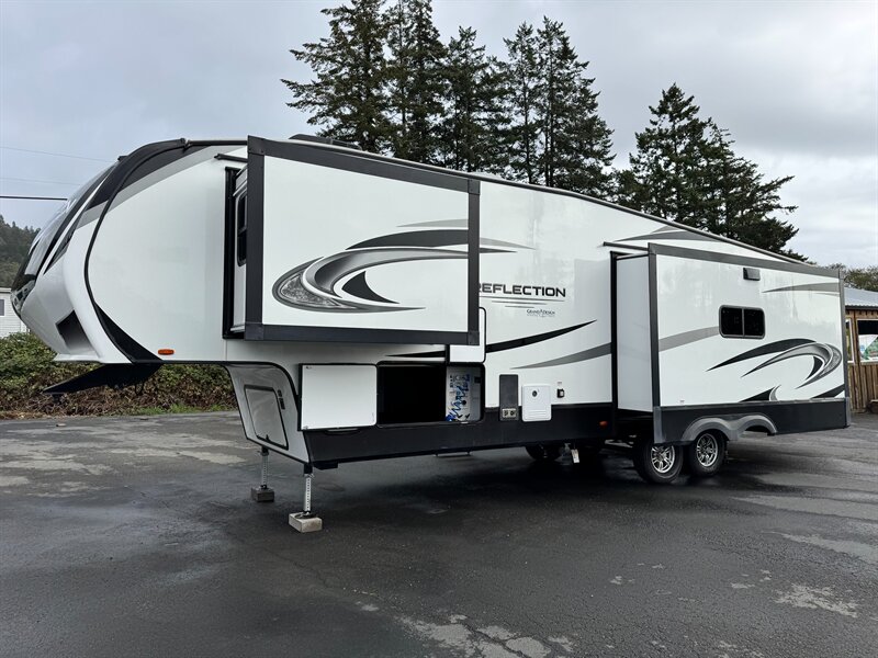 2022 Grand Design REFLECTION 377RLS  