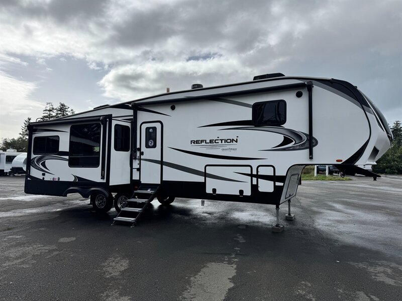 2022 Grand Design REFLECTION 377RLS  