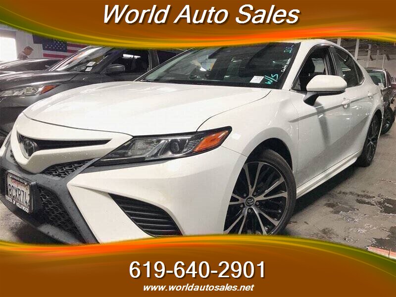 2018 Toyota Camry SE  