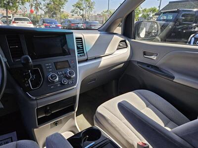 2015 TOYOTA SIENNA   - Photo 11 - San Diego, CA 92105