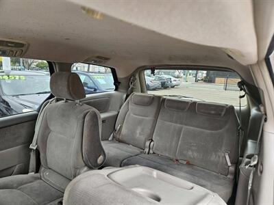 2005 TOYOTA SIENNA   - Photo 8 - San Diego, CA 92105