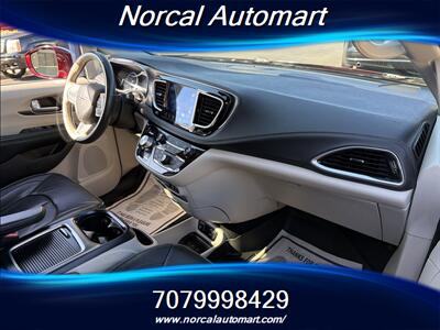2017 Chrysler Pacifica Limited   - Photo 10 - Vacaville, CA 95687