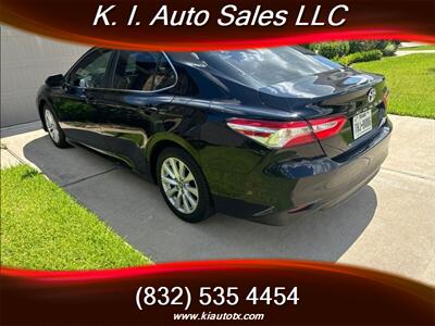 2020 Toyota Camry LE   - Photo 5 - Stafford, TX 77477