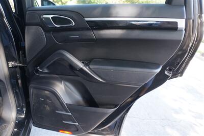 2017 Porsche Cayenne   - Photo 19 - Pasadena, CA 91107