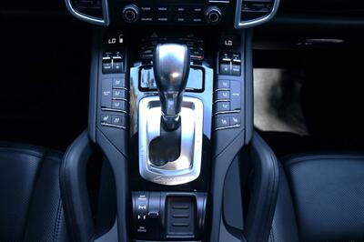 2017 Porsche Cayenne   - Photo 15 - Pasadena, CA 91107