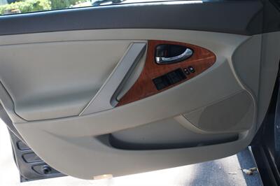 2011 Toyota Camry XLE V6   - Photo 16 - Pasadena, CA 91107