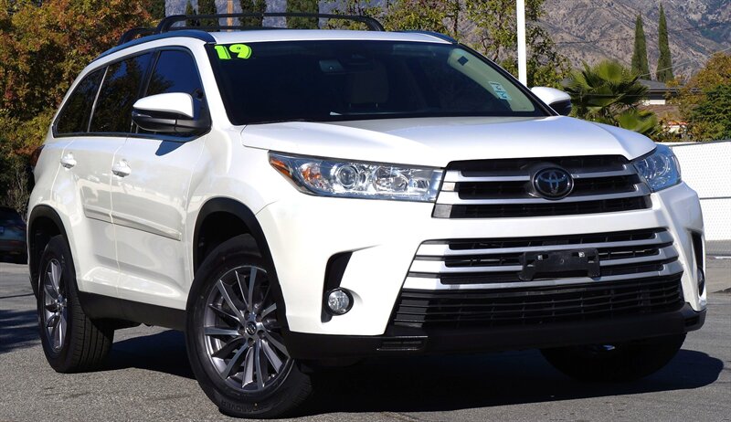2019 Toyota Highlander XLE   - Photo 1 - Pasadena, CA 91107