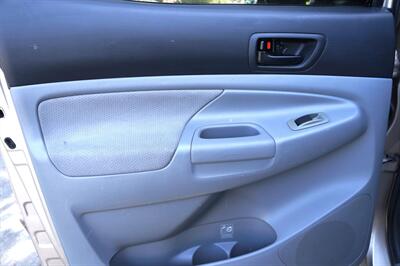 2006 Toyota Tacoma PreRunner V6 - Photo 12 - Pasadena, CA 91107