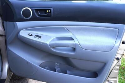 2006 Toyota Tacoma PreRunner V6 - Photo 13 - Pasadena, CA 91107