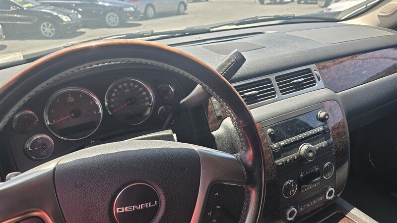 2007 GMC Yukon XL Denali - Photo 3 - Reno, NV 89502