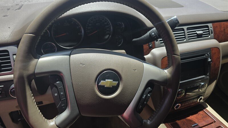 2011 Chevrolet Tahoe LTZ - Photo 4 - Reno, NV 89502