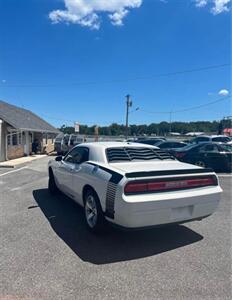 2009 Dodge Challenger SE - Photo 2 - Brandywine, MD 20613