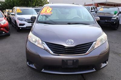 2014 Toyota Sienna LE   - Photo 2 - Elizabeth, NJ 07201