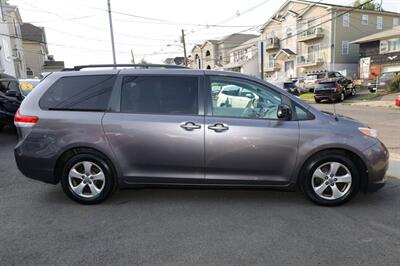 2014 Toyota Sienna LE   - Photo 8 - Elizabeth, NJ 07201