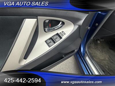 2011 Toyota Camry SE   - Photo 11 - Kent, WA 98031