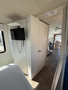 2016 Winnebago VISTA   - Photo 15 - Hatch, NM 87937