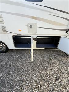2016 Winnebago VISTA   - Photo 6 - Hatch, NM 87937