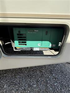 2016 Winnebago VISTA   - Photo 4 - Hatch, NM 87937