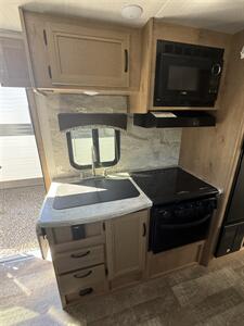 2021 Winnebago Micro Minnie - Photo 10 - Hatch, NM 87937